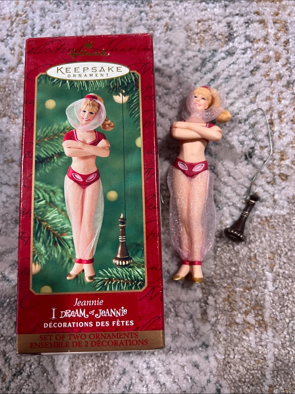 Hallmark Keepsake I Dream of Jeannie Jeannie Ornament 2000 2pc z28